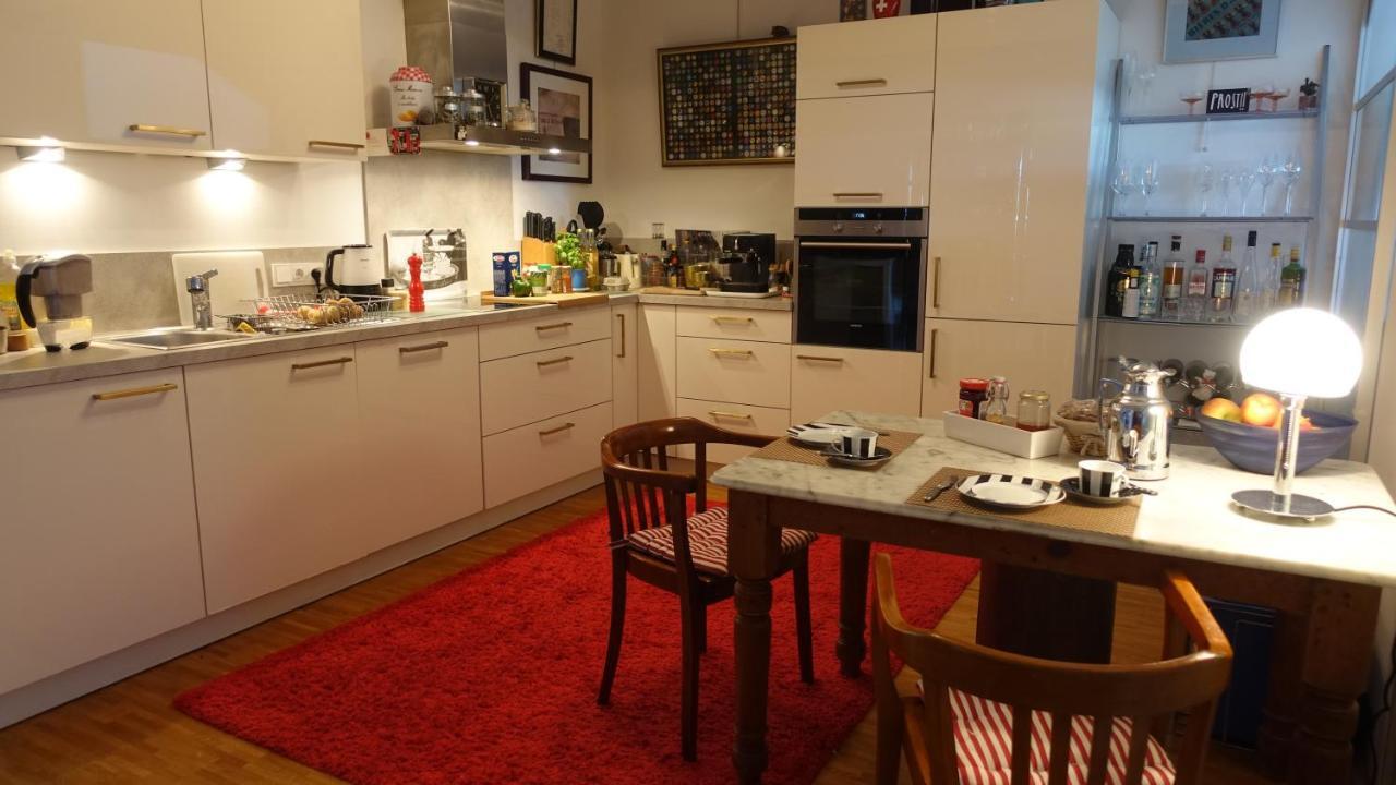 Grosszuegiges Zimmer Mit Badezimmer In Rheinwohnung Köln Eksteriør bilde