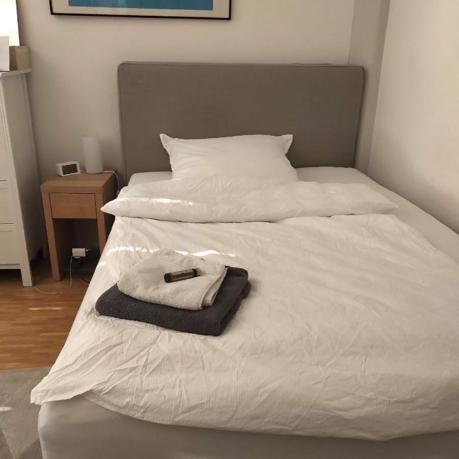 Grosszuegiges Zimmer Mit Badezimmer In Rheinwohnung Köln Eksteriør bilde